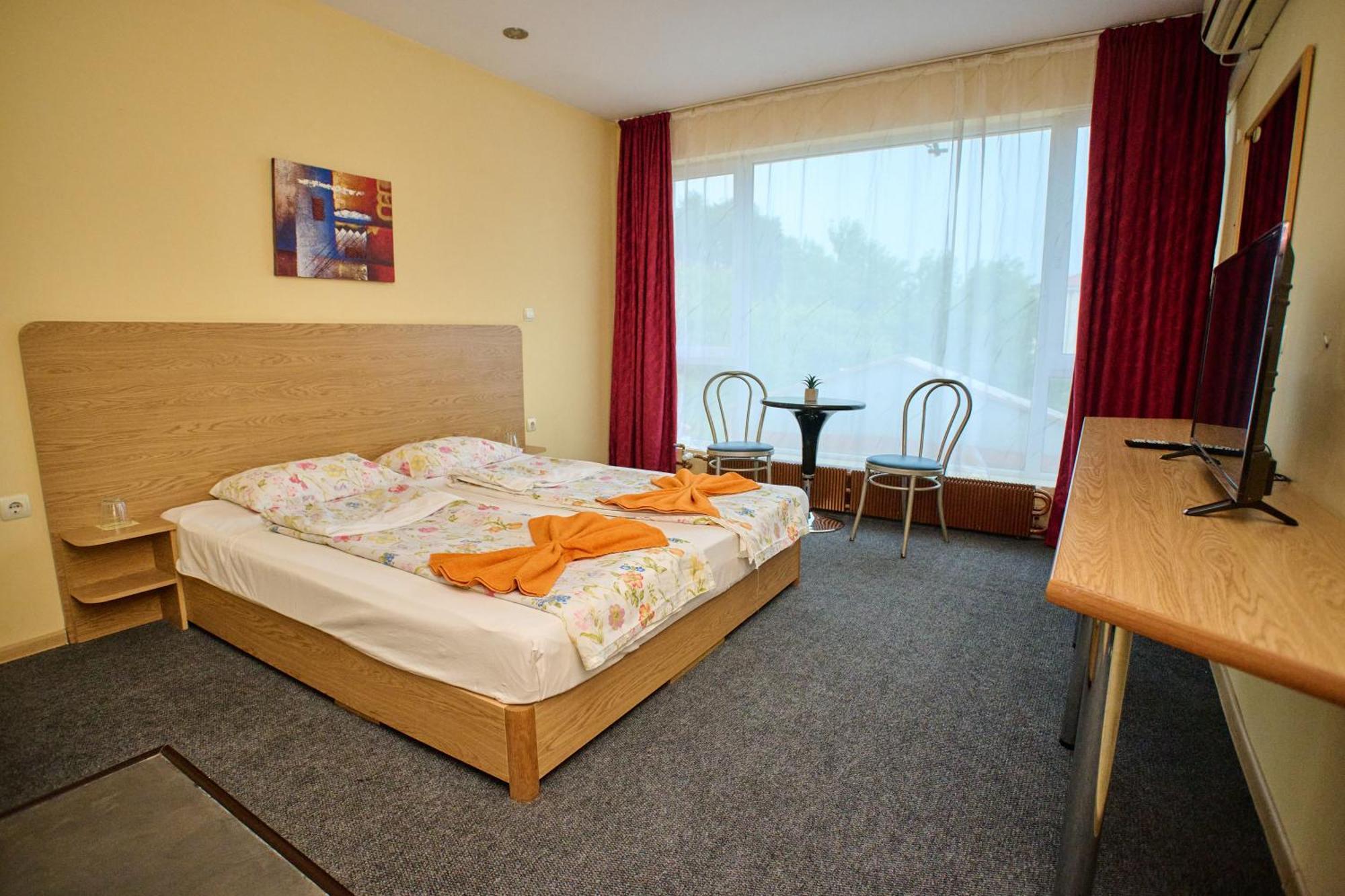Neon Guest Rooms Sjumen Eksteriør bilde